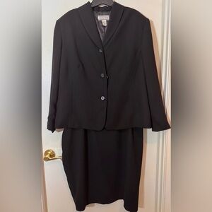 August Max Black Midi Pencil Skirt
